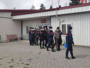 Tamir İçin Bırakılan Kamyonet İle Çorum’dan Gelerek Kastamonu’da Hırsızlık Yaptılar