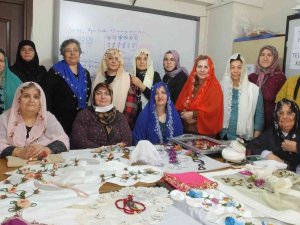 Balıkesirli Kadınlar Çocukları Ve Torunlarına Çeyiz İçin Bir Araya Geldi