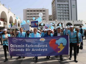 Otizme Dikkat Çekmek İçin Mavi Balonları Gökyüzüne Bıraktılar