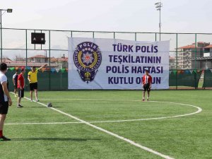 Polislerin Futbol Turnuvası Çekişmeli Geçti