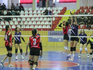 Voleybol Turnuvası Büyük Heyecan Sahne Oldu