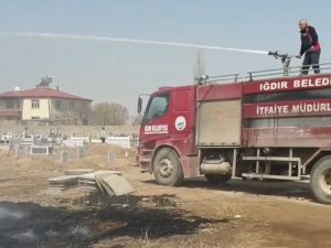 Mezarlıktaki Yangın Söndürüldü