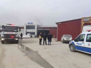 Bursa’da Korkutan Fabrika Yangınında Bir İtfaiye Eri Yaralandı
