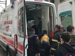 Fırtına Evin Çatısını Yerinden Söktü: 1 Yaralı