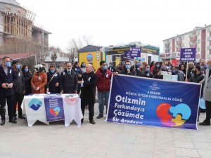 Otizme Dikkat Çekmek İçin Yürüdüler