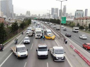 Ataşehir Tem’de 5 Araç Birbirine Girdi, Kilometrelerce Kuyruk Oluştu