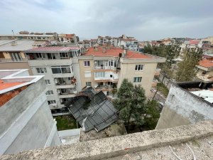 Manisa İtfaiyesinden Yoğun Fırtına Mesaisi