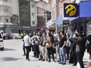 Etkinliği Görenler Cep Telefonlarına Sarıldı, Canlı Yayına Geçti