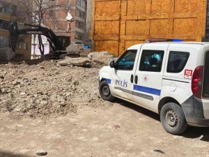 Husumetlisine Pompalı Tüfekle Ateş Ederken İşçiyi Yüzünden Yaraladı