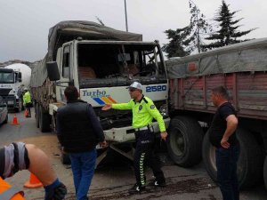 8 Aracın Karıştığı Zincirleme Kazada 12 Yaşındaki Çocuk Yaralandı