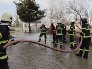 Gönüllülere ’Yangın Güvenliği Ve Yangına Müdahale Teknikleri’ Eğitimi Verildi