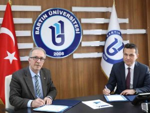 İ̇ki Üniversite Arasındaki İş Birliği Geliştiriliyor