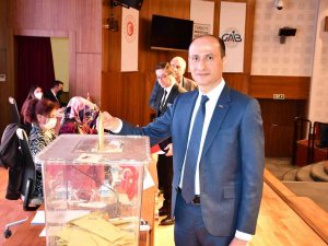 Başkan Mehmet Çıkmaz Güven Tazeledi