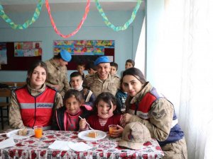 Iğdır’ın Sınır Köyündeki Öğrencilere Jandarmadan Sürpriz