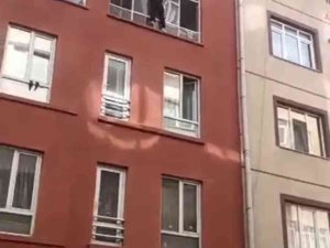 İ̇cra Memurlarını Gördü, Pencereye Çıktı