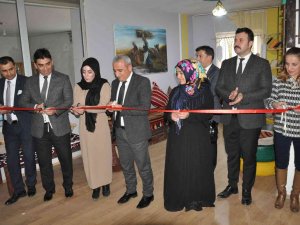 Atık Malzemelerden Oluşturulan Kütüphane Açıldı