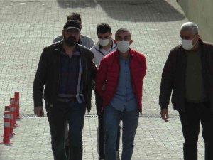 2 Kişiyi Bıçakla Yaralayarak Gasp Eden 3 Şahıs Yakalandı