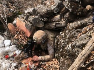 Tunceli’de Teröristlere Ait Mühimmat Ve Yaşam Malzemesi Ele Geçirildi