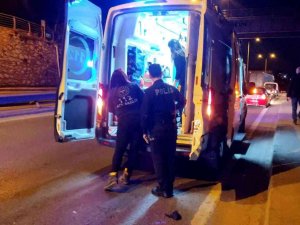 Kaldırıma Çarpıp Yola Savrulan Motosiklet Sürücüsü Yaralandı
