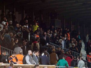 Tuzlaspor - Ümraniyespor Maçında Protokol Tribünü Karıştı
