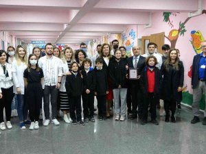 Harçlıklarını Biriktiren Öğrencilerden Çocuk Kliniğine Anlamlı Bağış