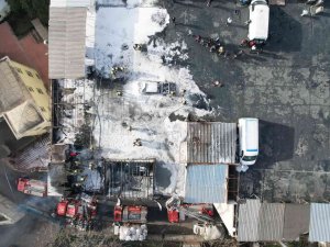Bayrampaşa’da Sanayi Sitesinde Yangın: 250 Güvercin Telef Oldu, 1 Araç Küle Döndü