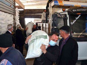 Denizli’de Arı Yetiştiricilerine 108 Ton Şeker Dağıtıldı