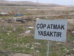 Uyarı Tabelasına Aldırmadan Çöplüğe Çevirdiler