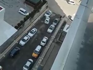 Diyarbakır’da Bir Kişi Kendi Aracıyla 10 Aracı Hurdaya Çevirdi, Ardından Babasına Saldırdı