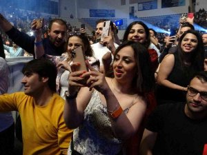 İ̇ranlılar Van’da ’Ebi’ Konseriyle Coştu