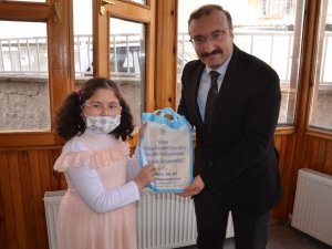 Emet’te En Çok Kitap Okuyan 5 Öğrenci Ödüllendirildi