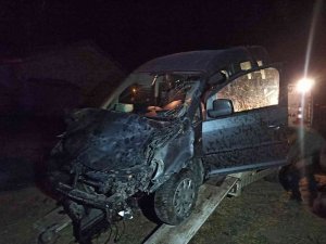 Takla Atıp Tarım Arazisine Devrilen Aracın Sürücüsü Yaralandı