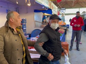 Pazarcı Esnafının Dikkati Dolandırıcıyı Yakalattı