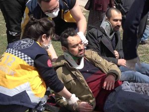 İ̇ki Otomobil Kafa Kafaya Çarpıştı: 2 Ağır Yaralı