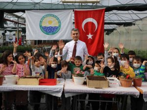 Gölbaşı Belediye Başkanı Şimşek, Öğrencilerle Birlikte Ata Tohumlarını Toprakla Buluşturdu