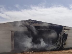 Kaynak Kıvılcımından Çıkan Yangında Fabrika Kül Oldu