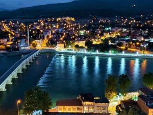 Tarihi Koyun Baba Köprüsüne Aydınlatma Ödeneği