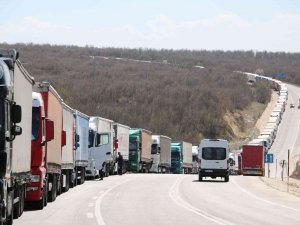 Tır Şoförleri Yetkililere Seslendi: "Gümrüklerde Çektiğimiz Çileleri Görün"