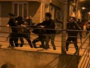 İ̇ki Grup Arasında Çıkan Kavgada Tekme Ve Yumruklar Konuştu