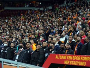 Galatasaray - Karagümrük Maçı Öncesinde Saygı Duruşu