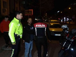 Polisten Kaçan Alkollü Sürücüden İnanılmaz Sözler: "İ̇nsanların Hayatını Tehlikeye Sokuyorum, Onlar Da Bizim Hayatımızı Tehlikeye Sokuyor, Ne Olmuş "
