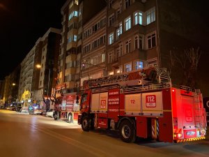Evde Çıkan Yangın Paniğe Neden Oldu