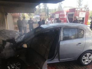 Bina Altında Kapalı Garajda Park Halindeyken Yanan Araç Paniğe Sebep Oldu
