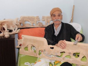 Ağlamaktan Gözleri Kör Oldu, Gözleri Değil Ama Elleri Görüyor!