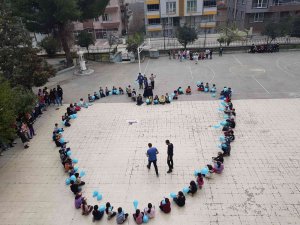 Otizme Dikkat Çektiler