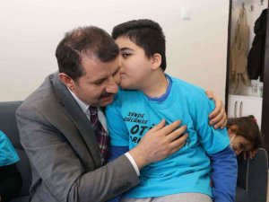 Otizme Dikkat Çektiler