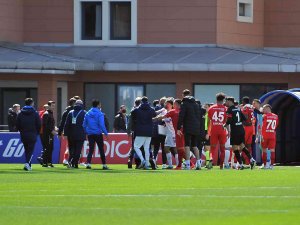 Kasımpaşa-gaziantep Fk Maçının Devre Arasında Tartışma Çıktı