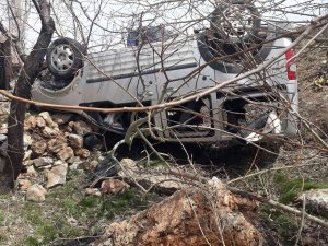 Şarampole Devrilen Aracın Sürücüsü Yaralandı