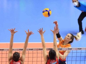 Çukurova Belediyespor, Karşıyaka’yı 3-0 Yendi