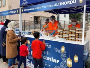 Altınordu’da Günlük 10 Bin Kişiye Sıcak Yemek İkram Edilecek